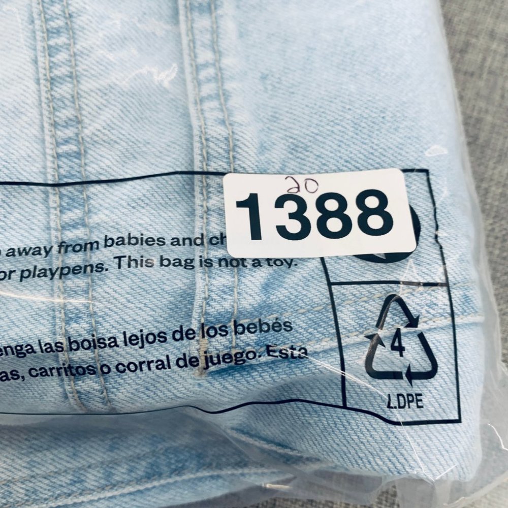 Forever 21 Acid Wash Denim Mini Skirt Small Pockets Casual Wear 100% Cotton - Picture 10 of 10